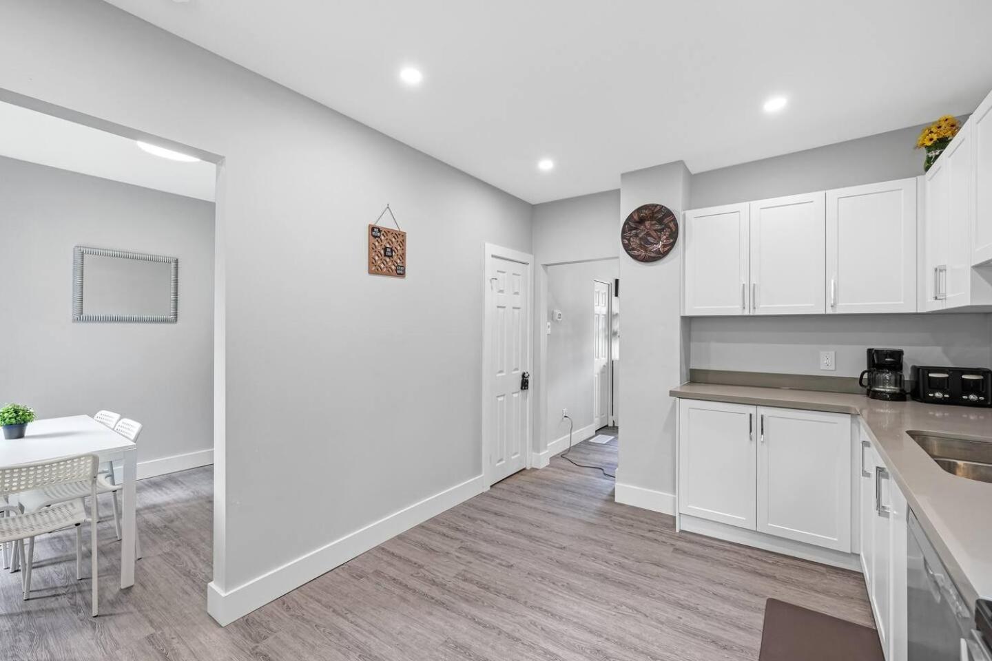 Bright And Renovated 3br Gem Near Downtown Casa de férias *