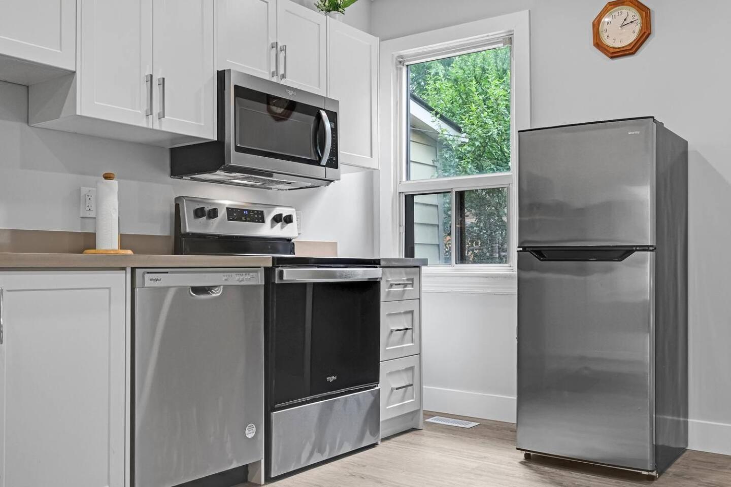 Bright And Renovated 3br Gem Near Downtown Hamilton