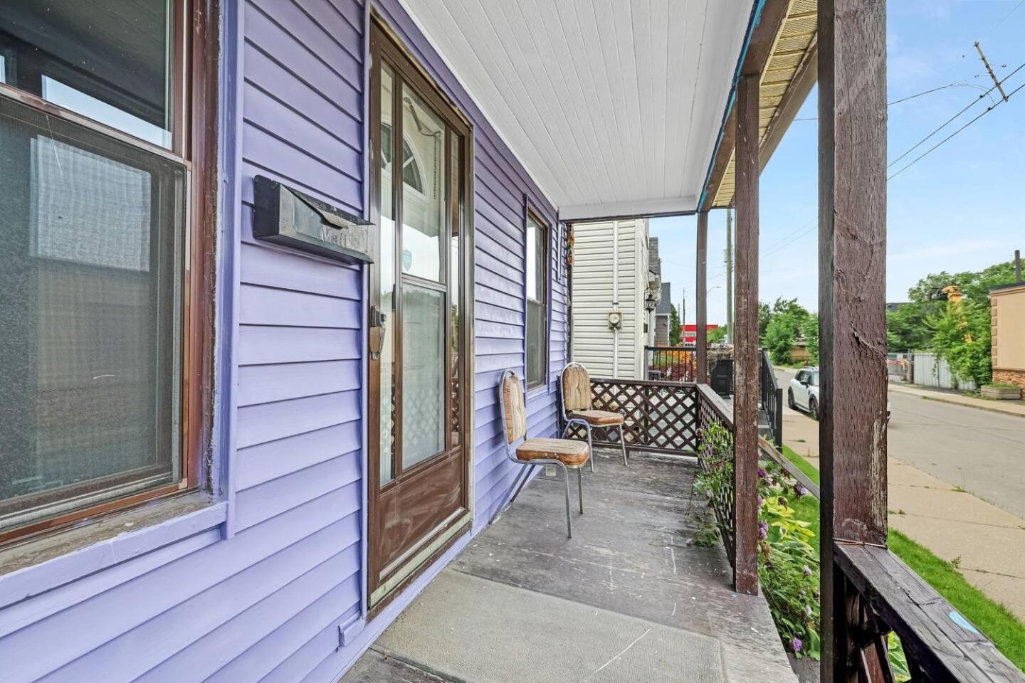 Bright And Renovated 3br Gem Near Downtown