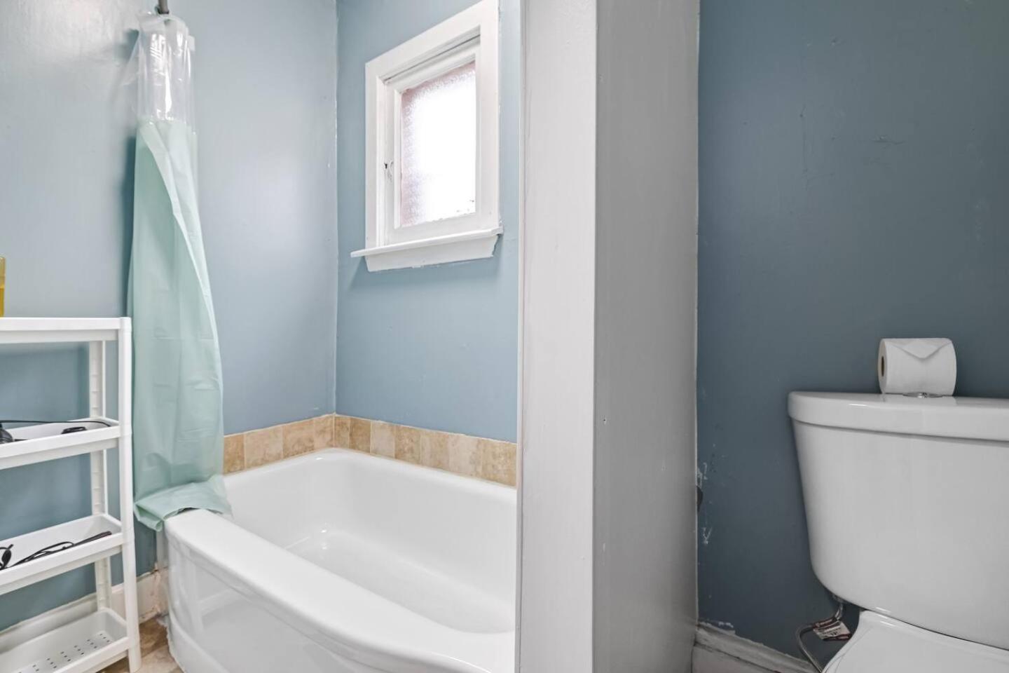 Bright And Renovated 3br Gem Near Downtown *