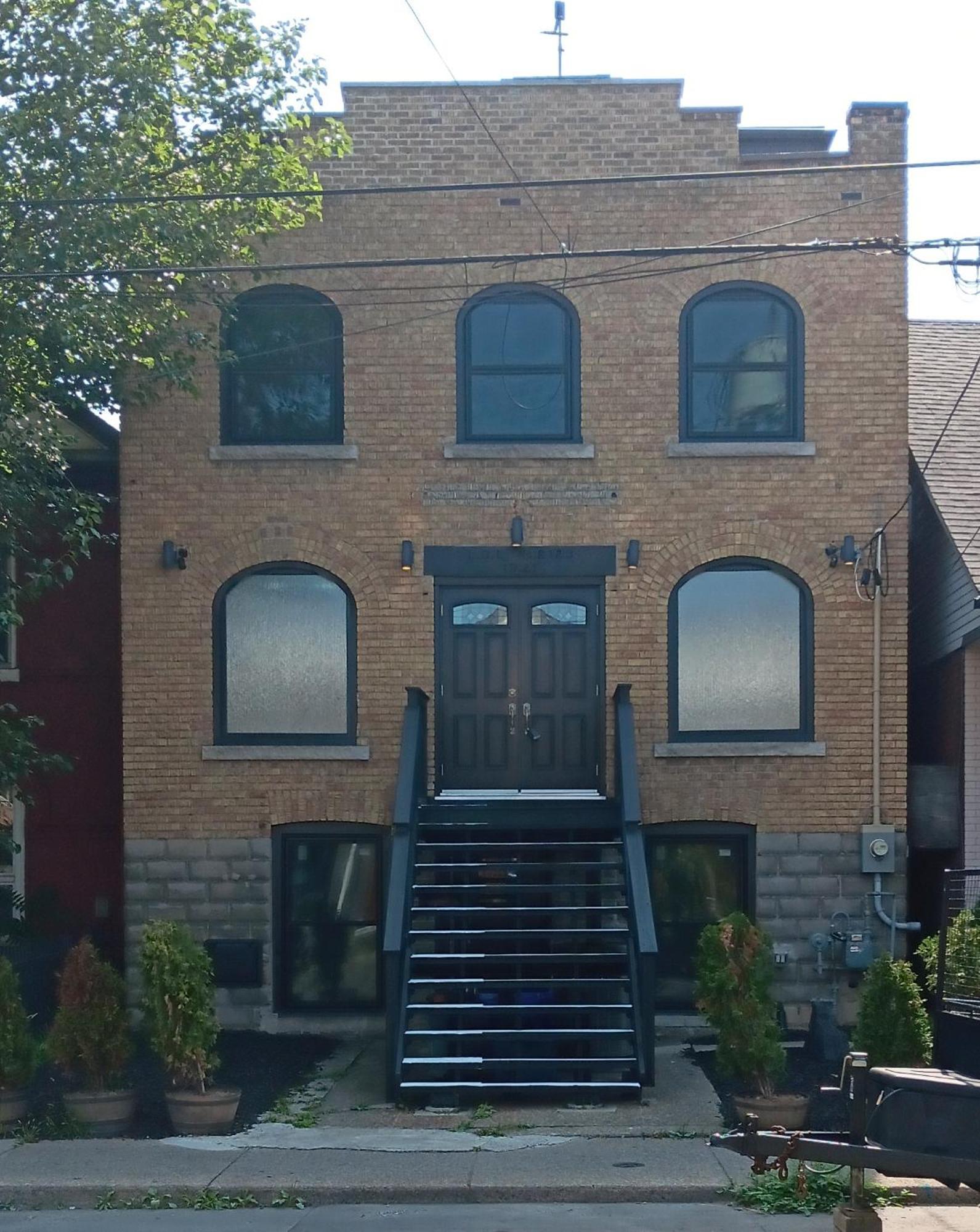 Apartment Renovated Church Hamilton! Guest
