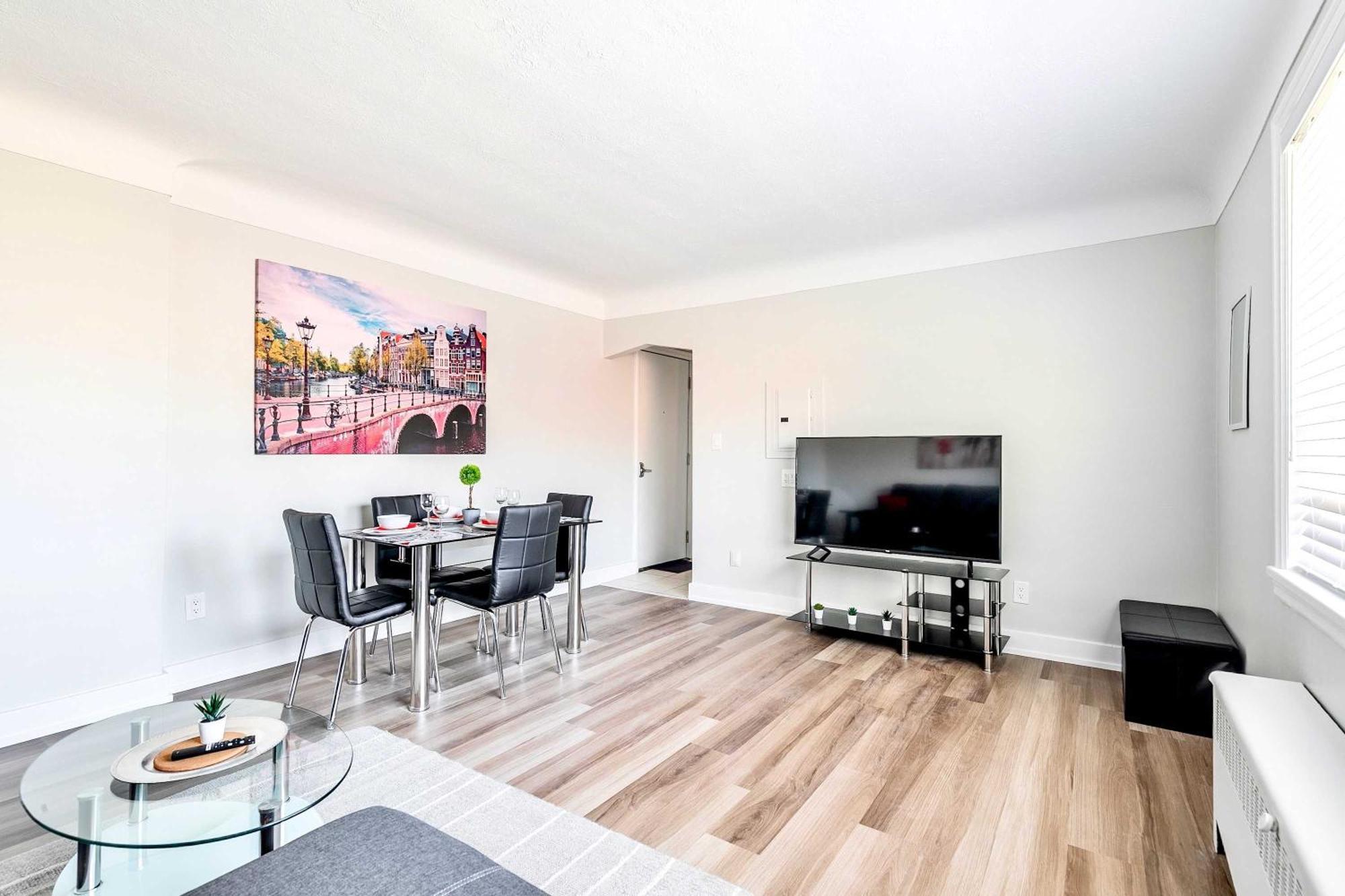 Modern In Corktown Sleeps 4 *