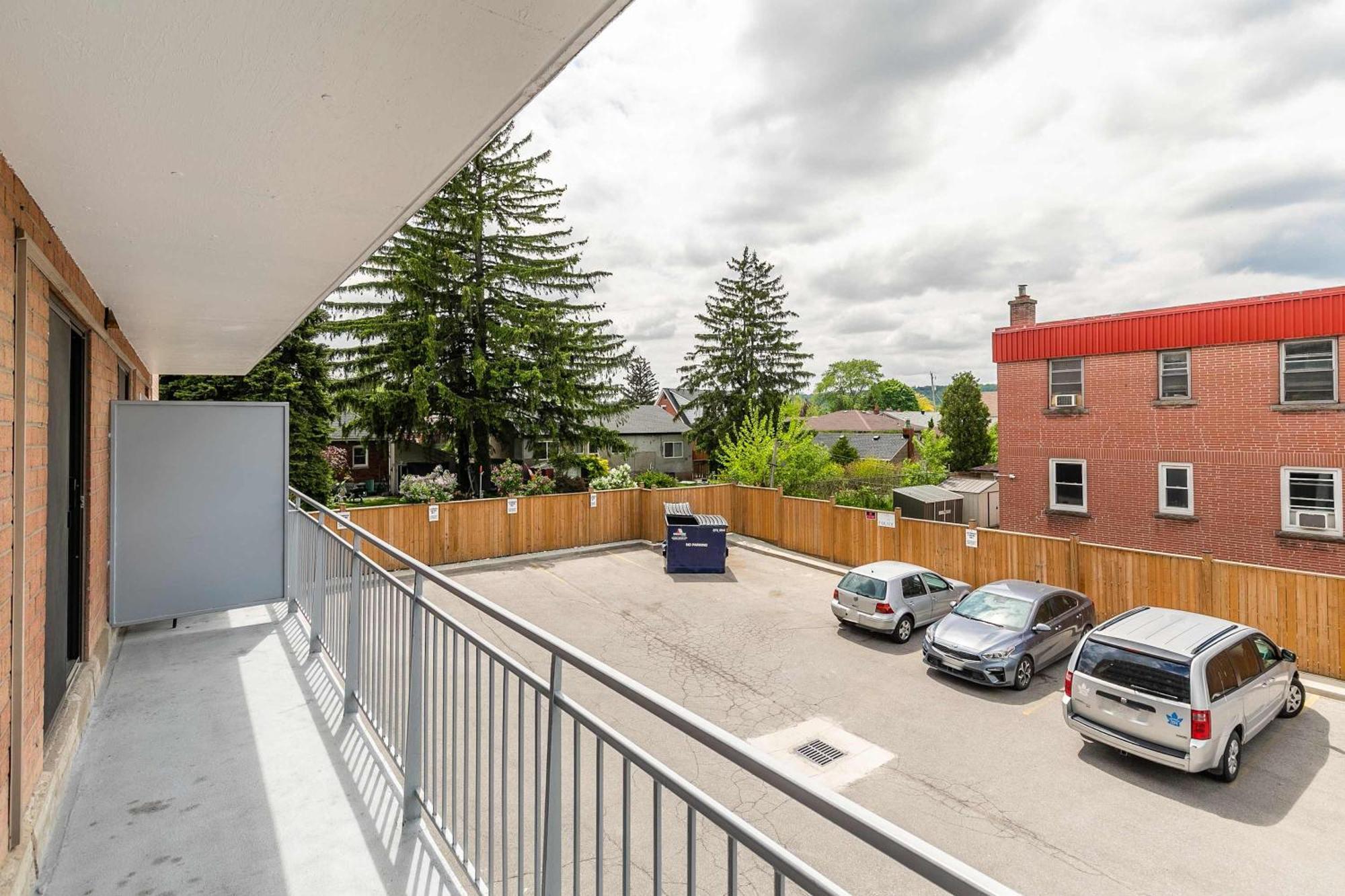 Glenview West W Patio - Near Downtown Apartment