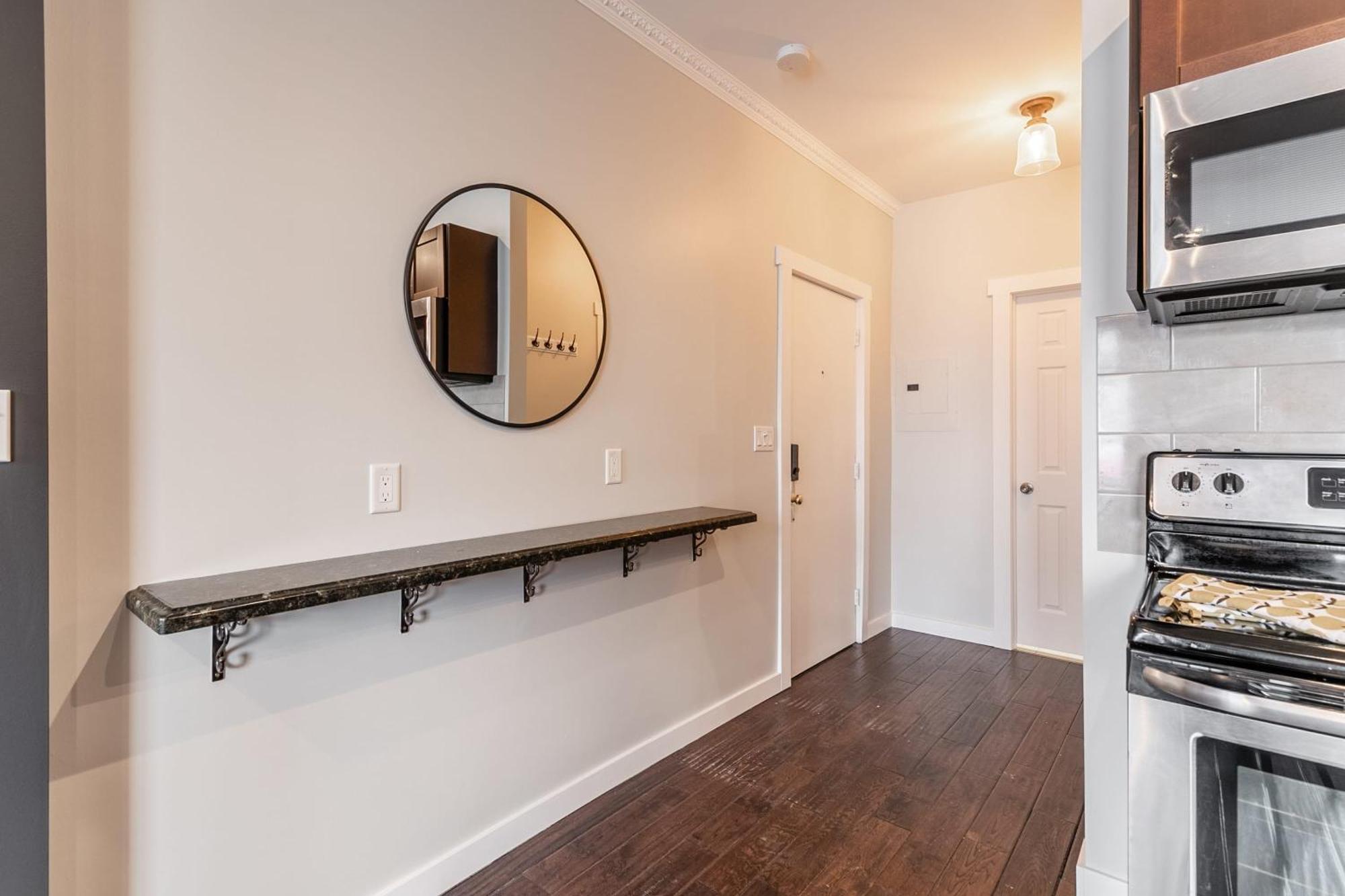 Apartment Cozy 1br- Unit - Street North *