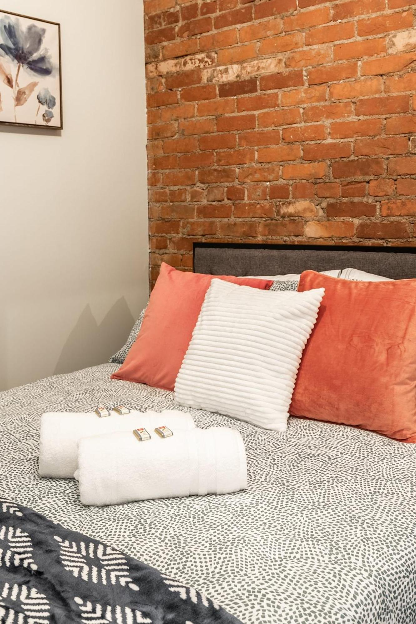 Cozy 1br- Unit - Street North *