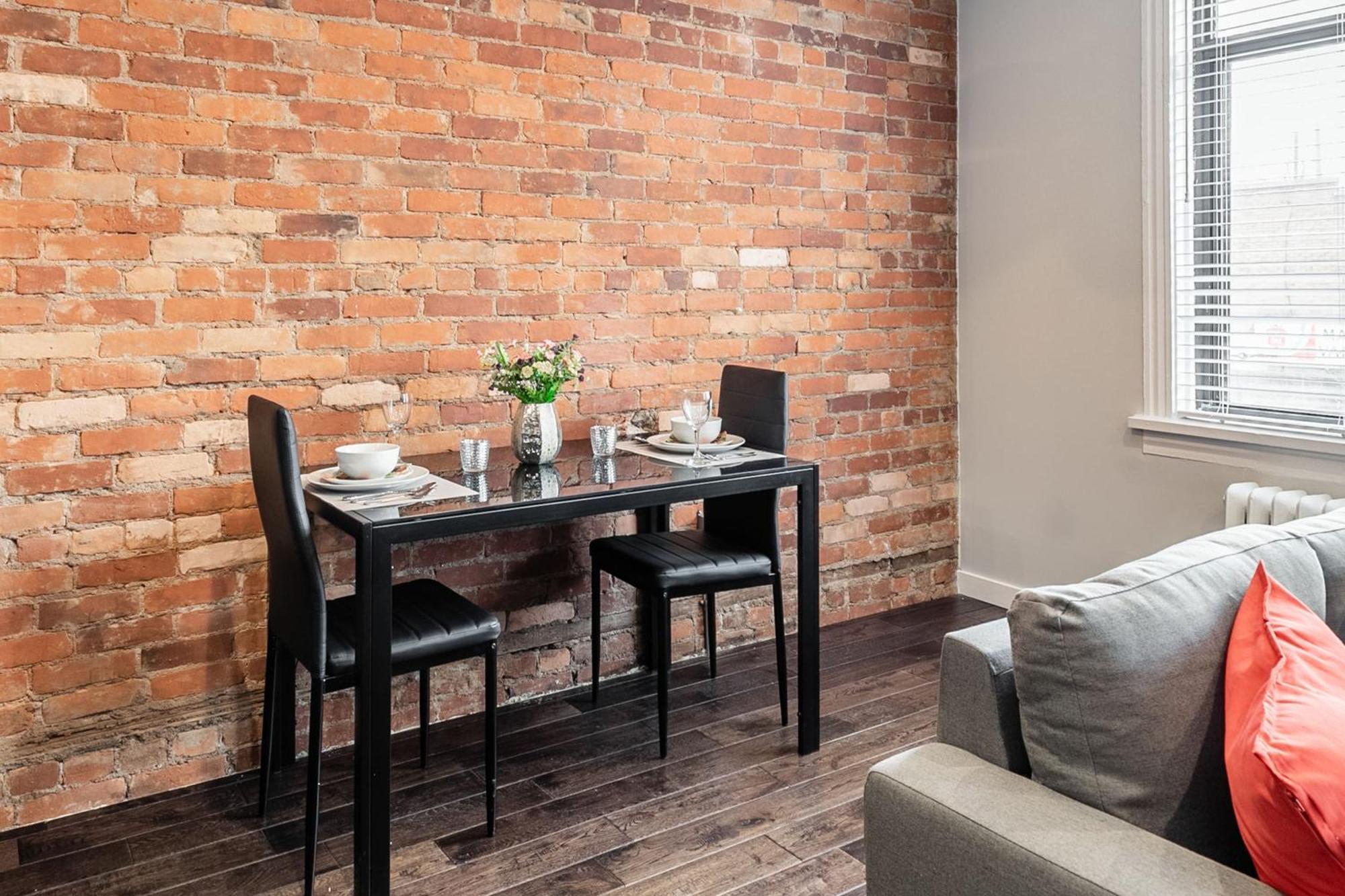Cozy 1br- Unit - Street North Apartment