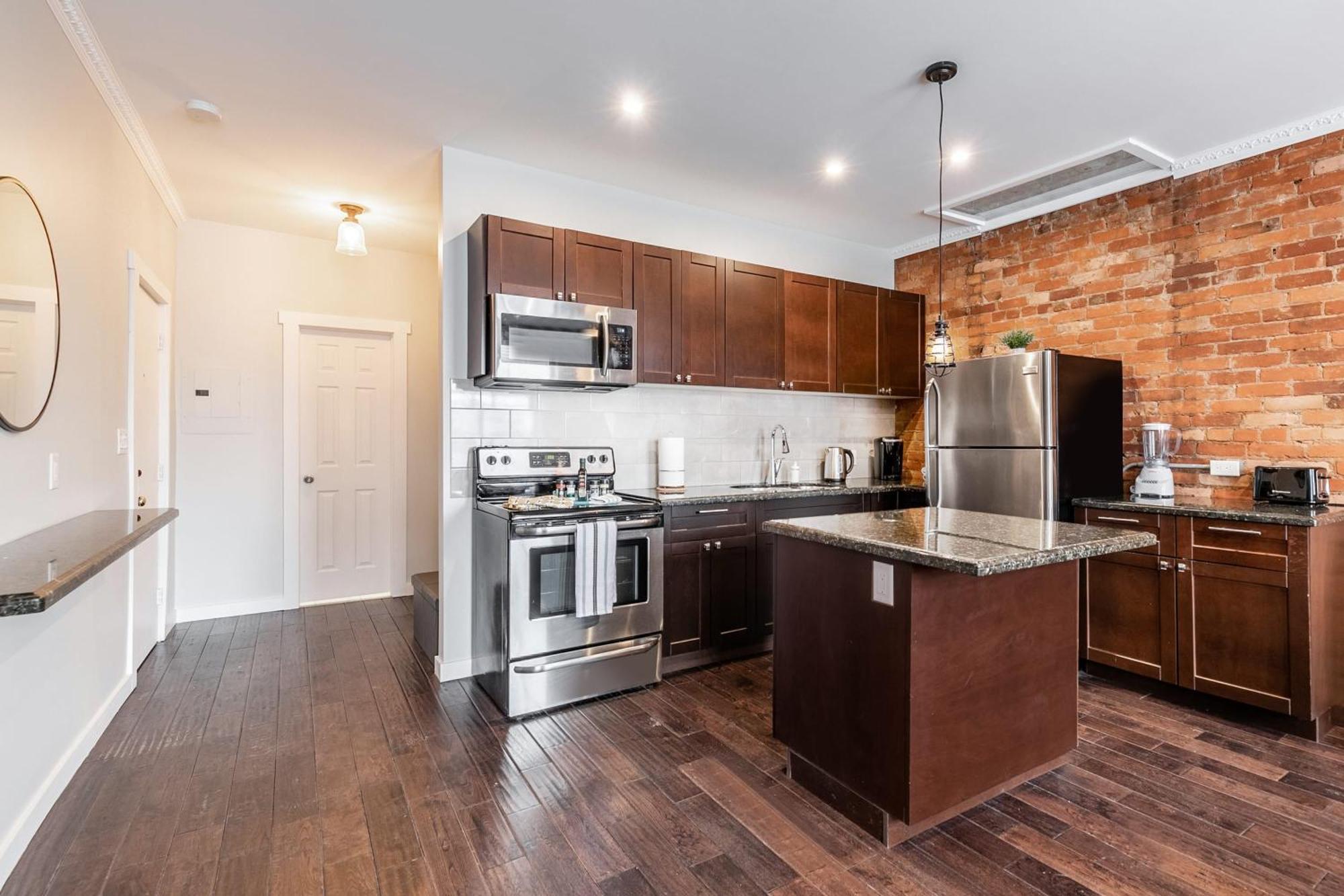 Cozy 1br- Unit - Street North Apartment