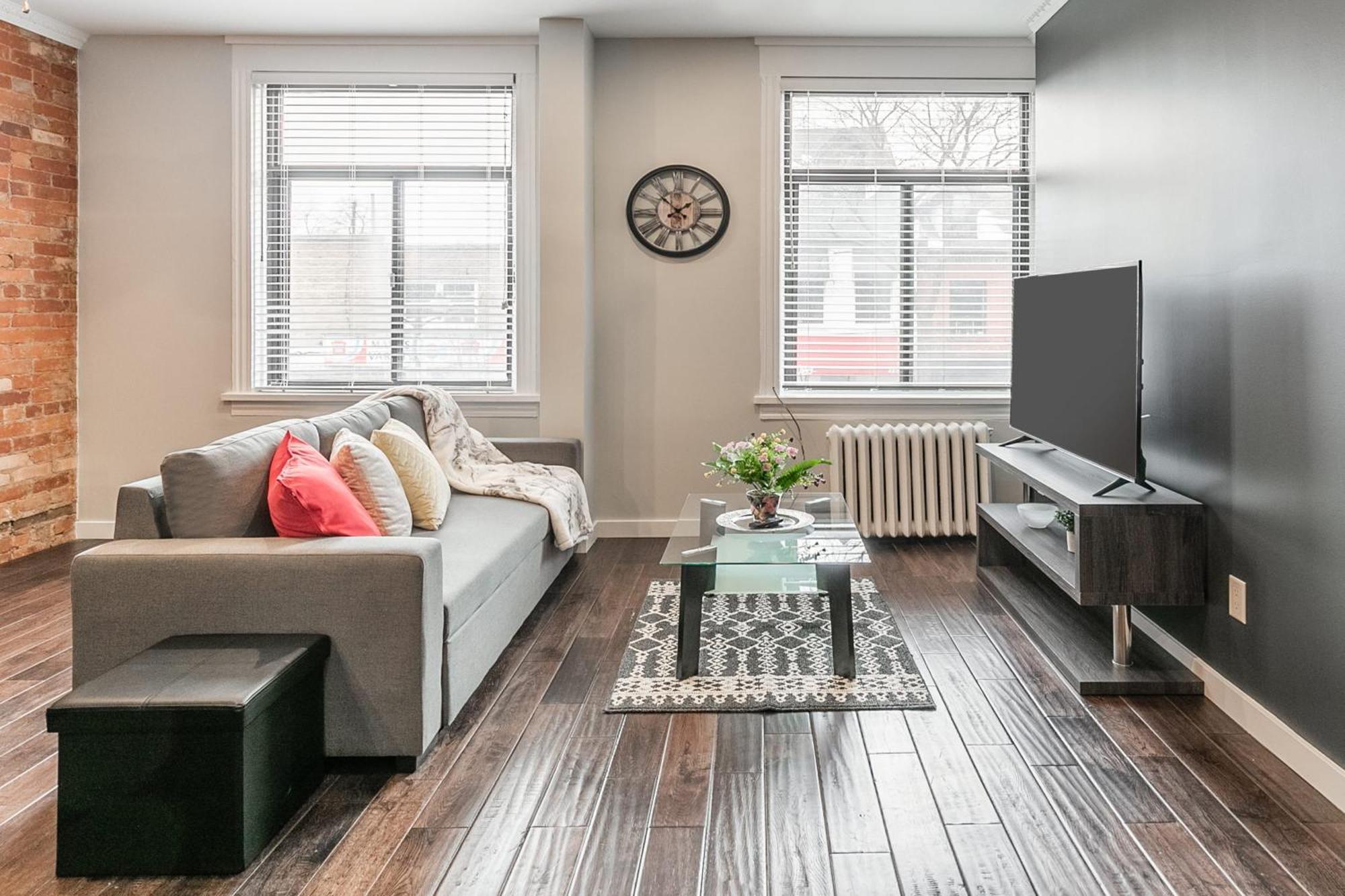 Cozy 1br- Unit - Street North *
