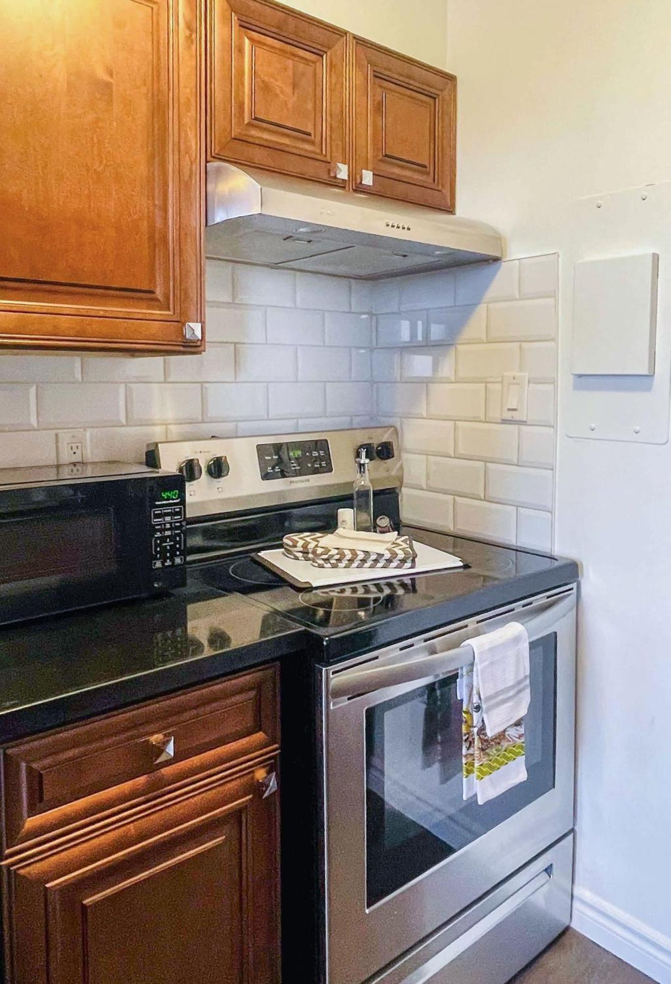 Glenview West W Patio - Near Downtown Hamilton
