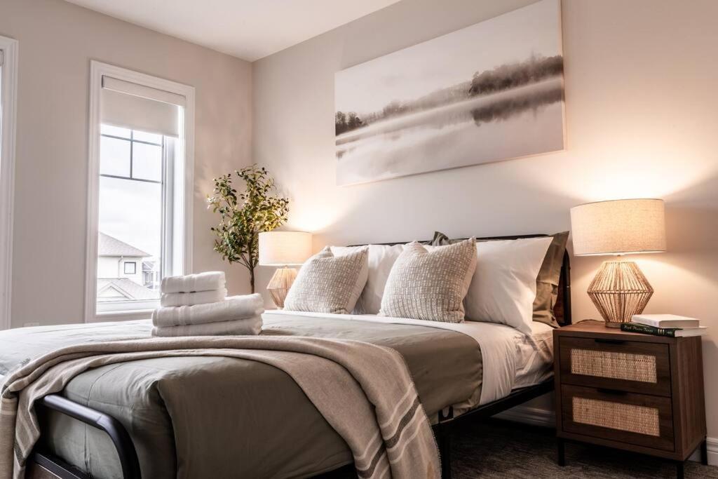 Holiday home Spotless 5 Bed And 4 Bath With Wi-fi And 1hr To Niagara