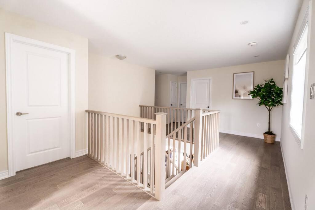Spotless 5 Bed And 4 Bath With Wi-fi And 1hr To Niagara Hamilton