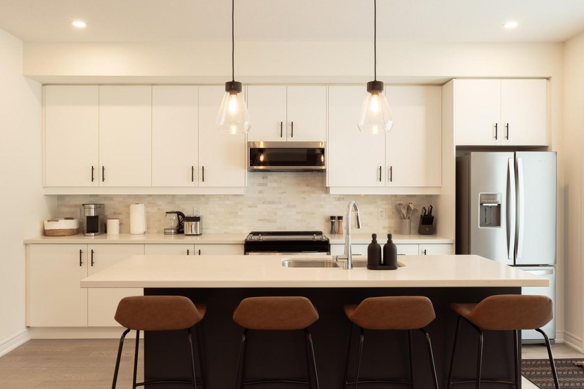 Spotless 5 Bed And 4 Bath With Wi-fi And 1hr To Niagara Holiday home Hamilton