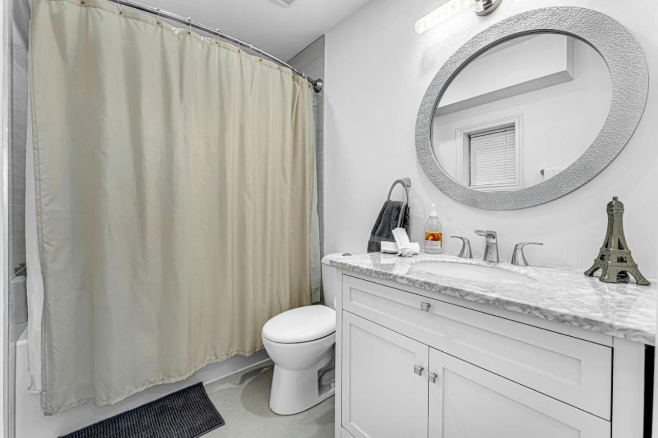 Holiday home Elegant 3br Near Hospitals Tims Field Qew Hamilton