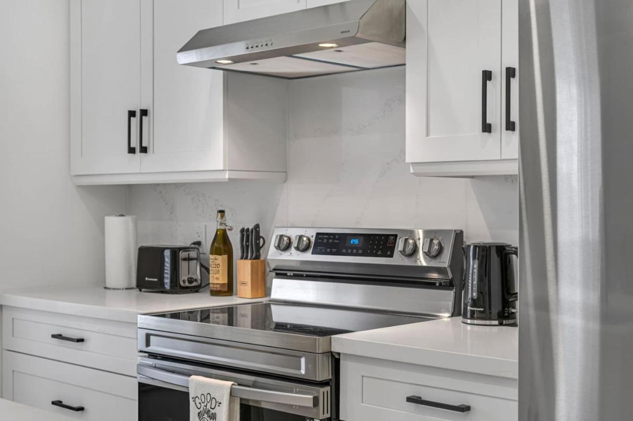 Elegant 3br Near Hospitals Tims Field Qew Hamilton