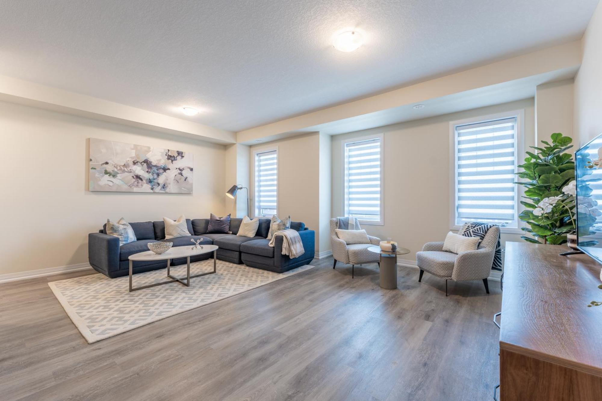 New 3 Bed House - Golf & Waterfalls In Stoney Creek * Hamilton