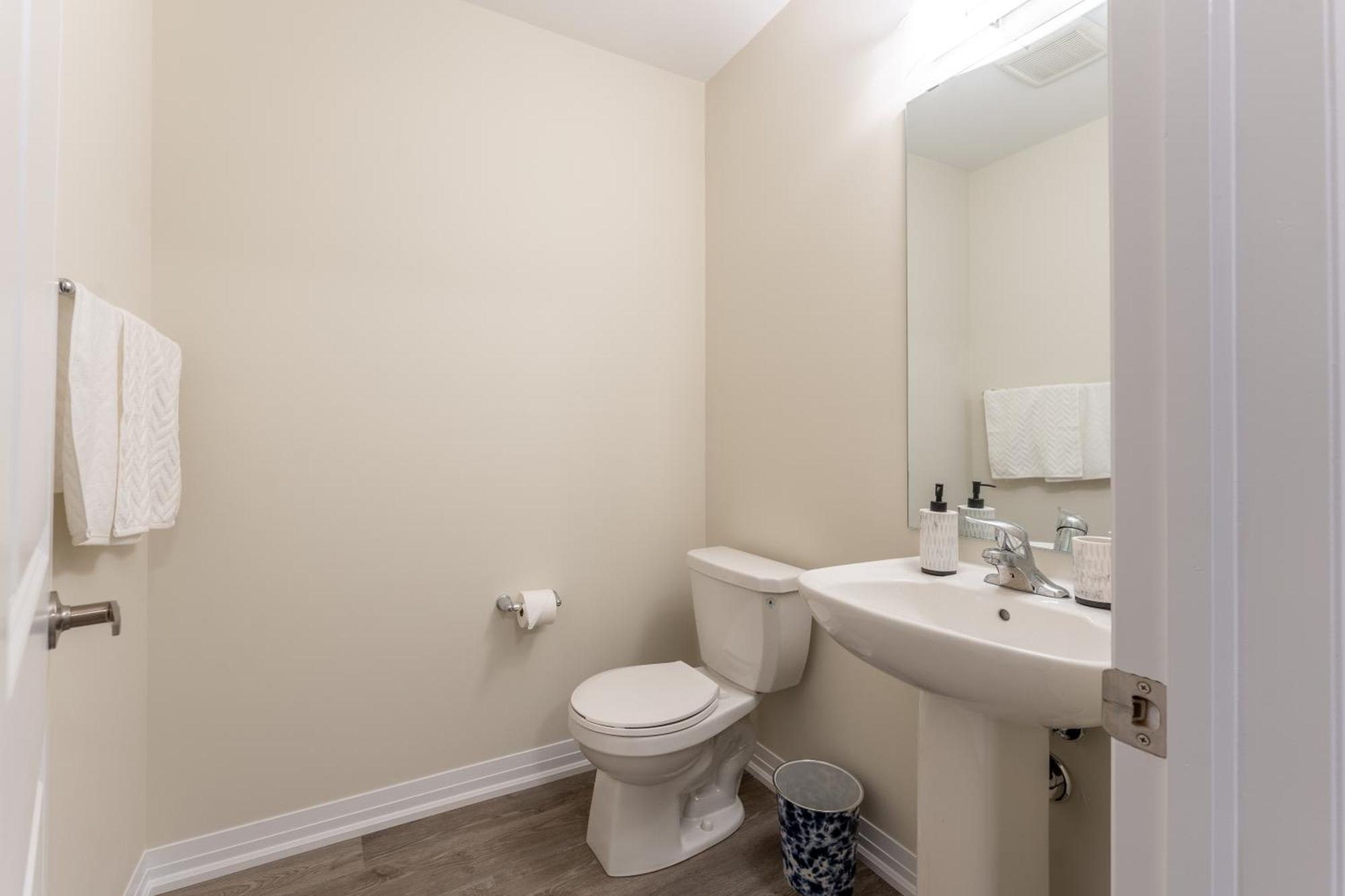 New 3 Bed House - Golf & Waterfalls In Stoney Creek *