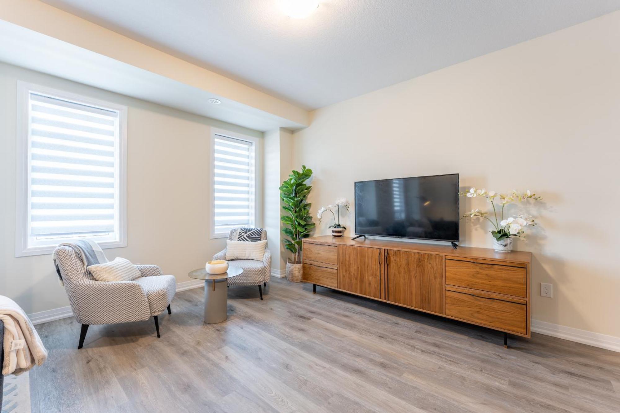 New 3 Bed House - Golf & Waterfalls In Stoney Creek