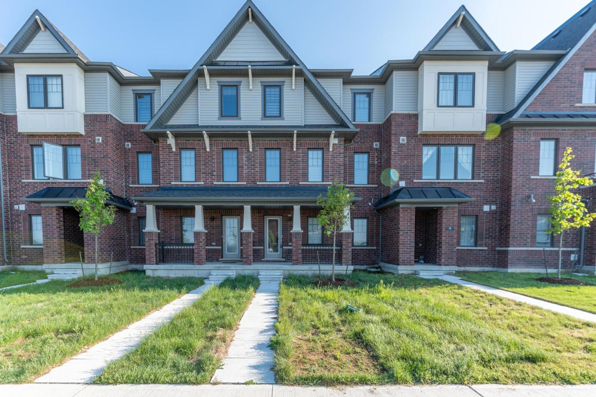 New 3 Bed House - Golf & Waterfalls In Stoney Creek * Hamilton