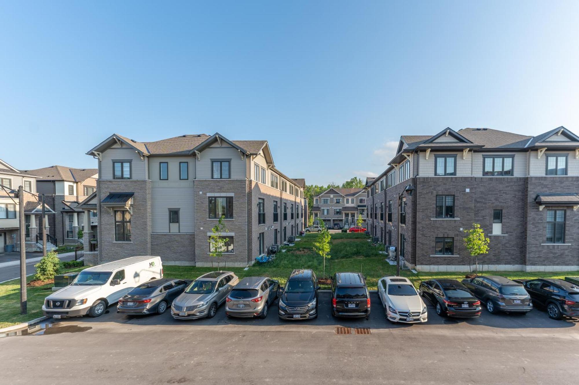 New 3 Bed House - Golf & Waterfalls In Stoney Creek Holiday home Hamilton