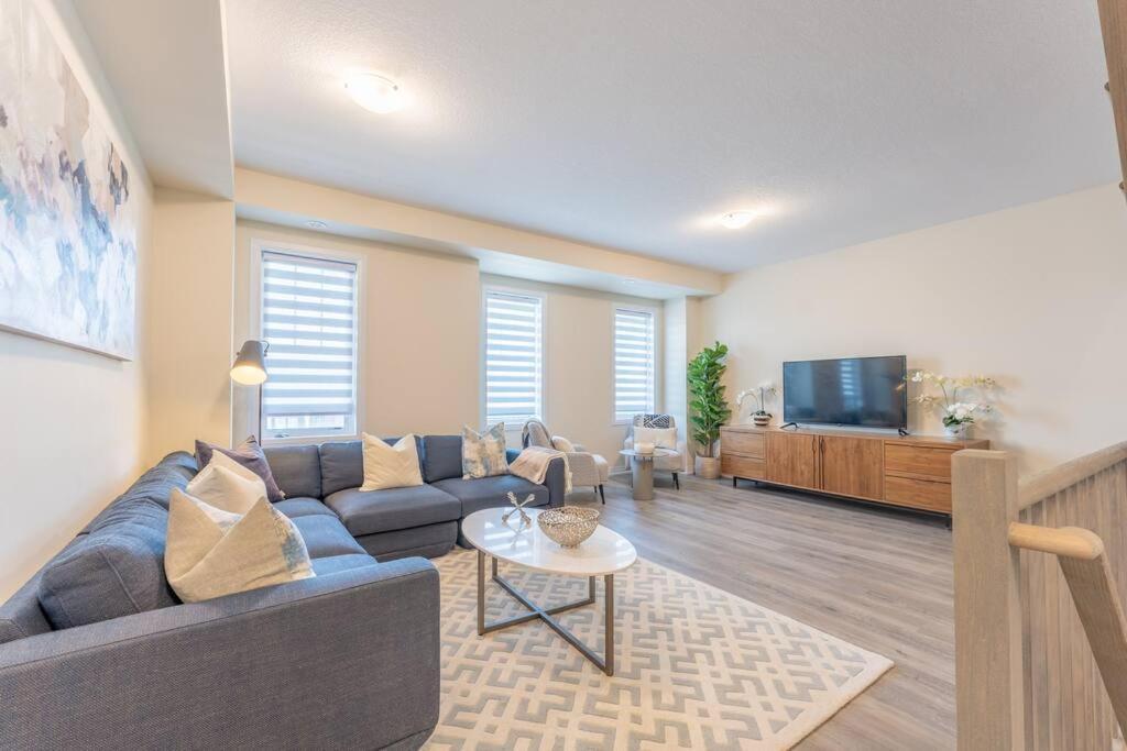 New 3 Bed House - Golf & Waterfalls In Stoney Creek