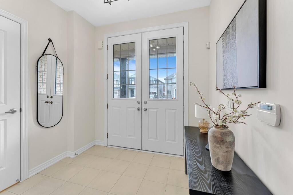 Luxurious 4 Bedroom In Hamilton, Sleeps 10 Hamilton
