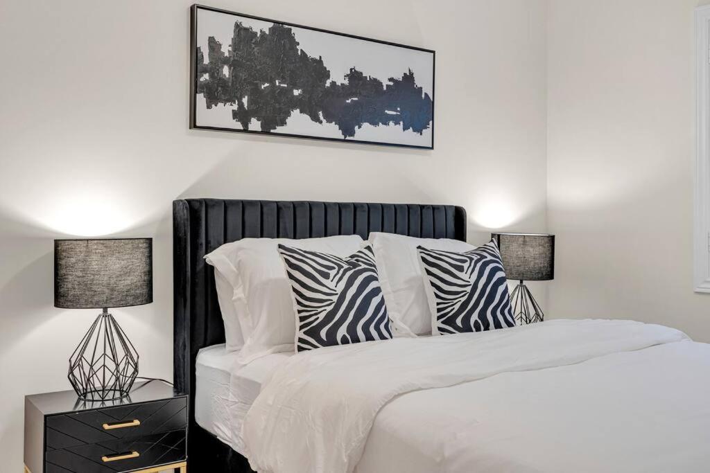 Luxurious 4 Bedroom In Hamilton, Sleeps 10 Villa Hamilton
