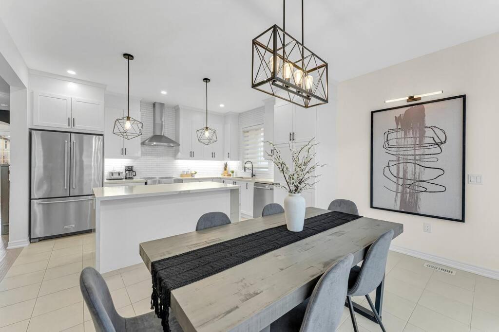 Villa Luxurious 4 Bedroom In Hamilton, Sleeps 10