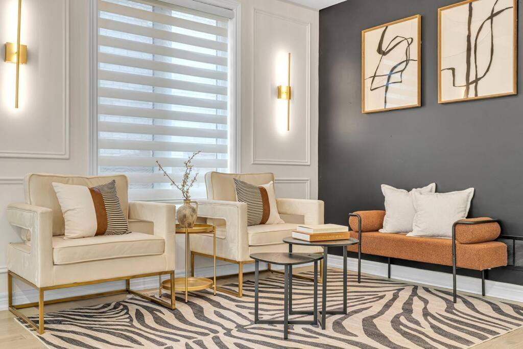 Luxurious 4 Bedroom In Hamilton, Sleeps 10 Villa