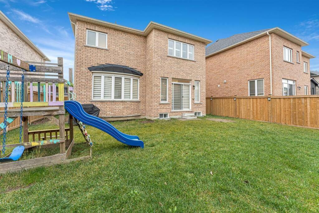 Luxurious 4 Bedroom In Hamilton, Sleeps 10 *