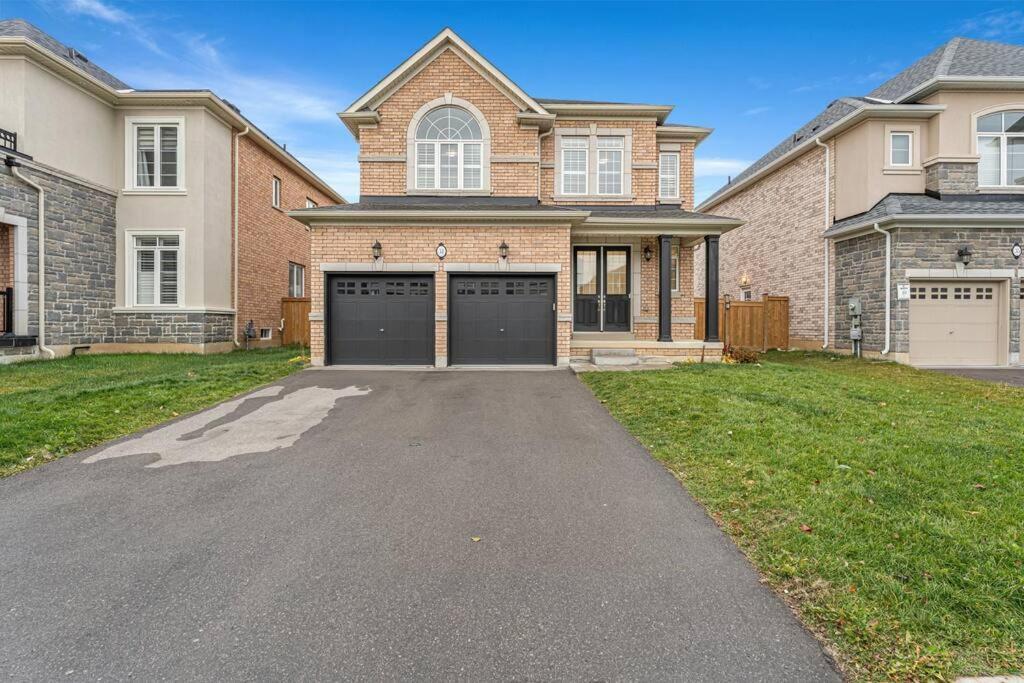 Luxurious 4 Bedroom In Hamilton, Sleeps 10 Villa Hamilton