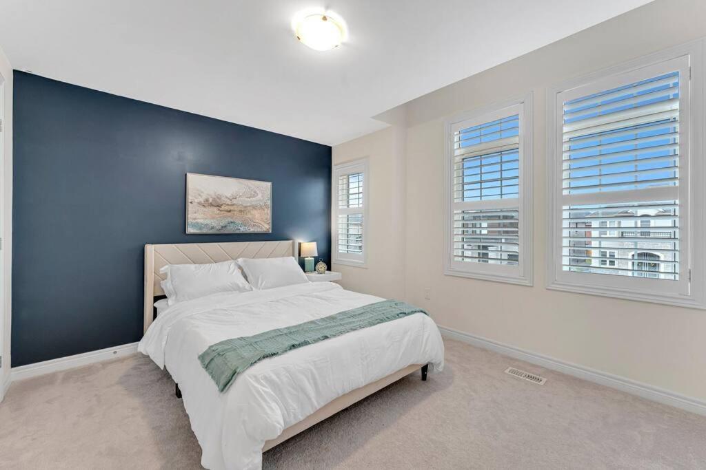 Luxurious 4 Bedroom In Hamilton, Sleeps 10 Hamilton
