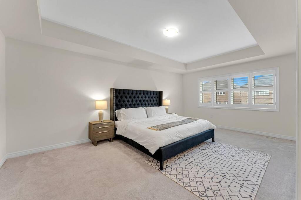 Luxurious 4 Bedroom In Hamilton, Sleeps 10 * Hamilton
