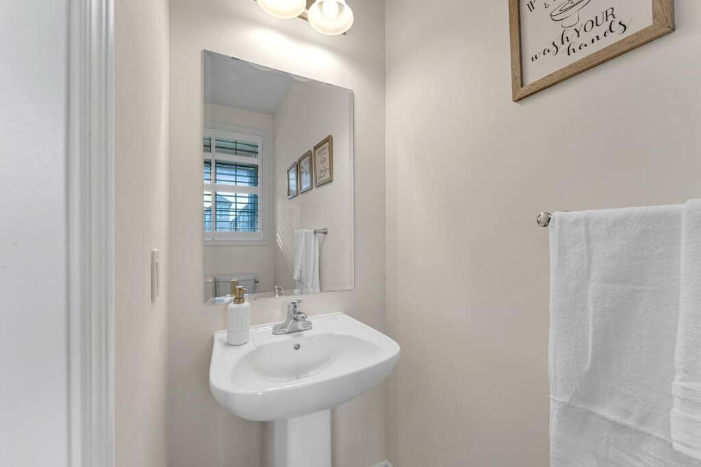 Villa Luxurious 4 Bedroom In Hamilton, Sleeps 10 Hamilton