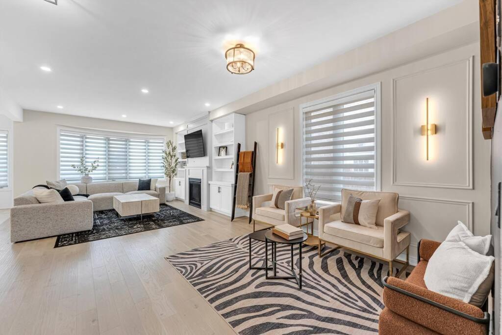 Villa Luxurious 4 Bedroom In Hamilton, Sleeps 10