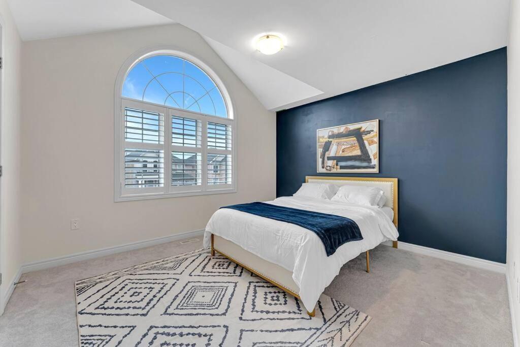 Luxurious 4 Bedroom In Hamilton, Sleeps 10 Villa *