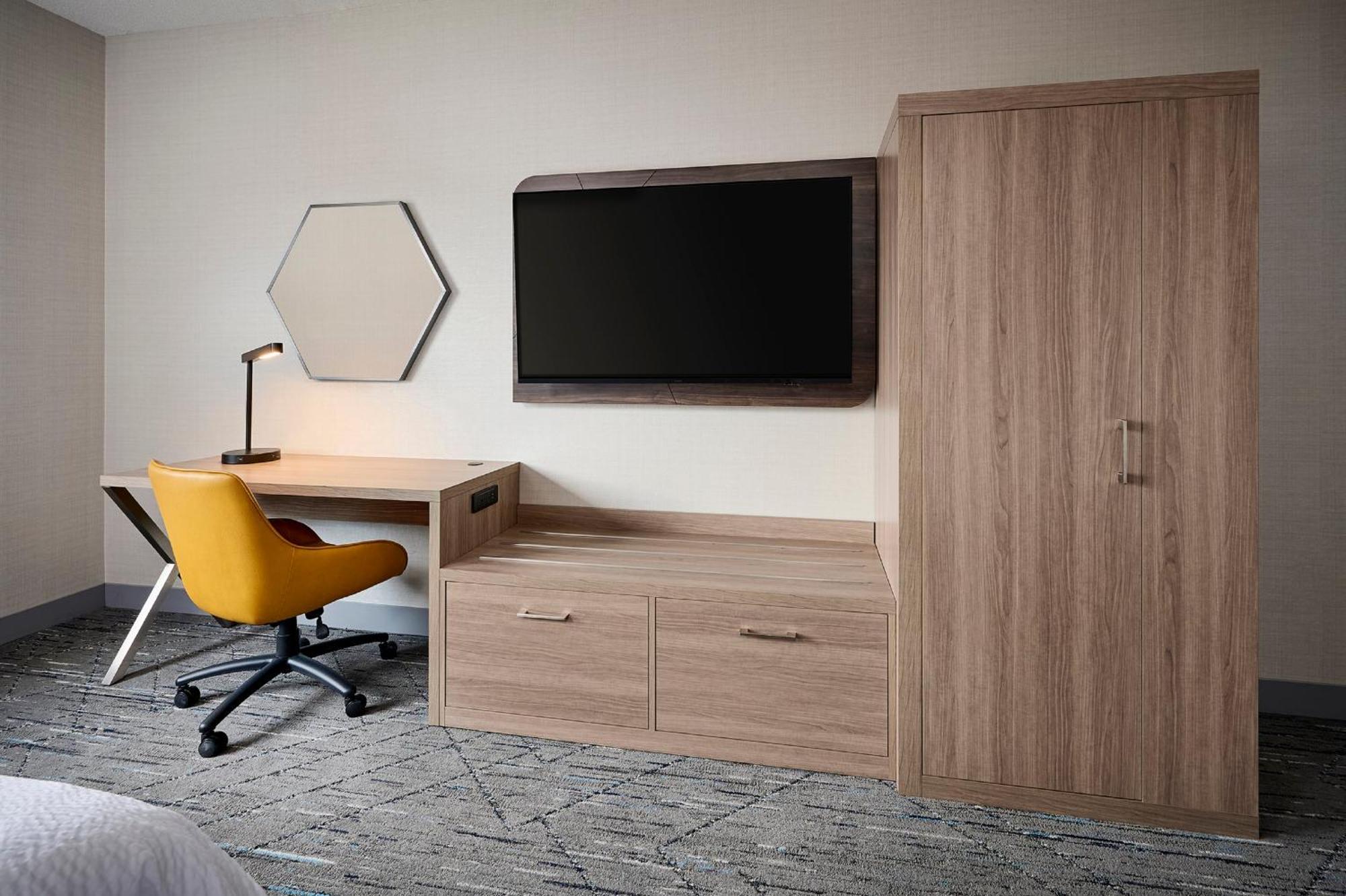 Express - Upper By Ihg * Hamilton