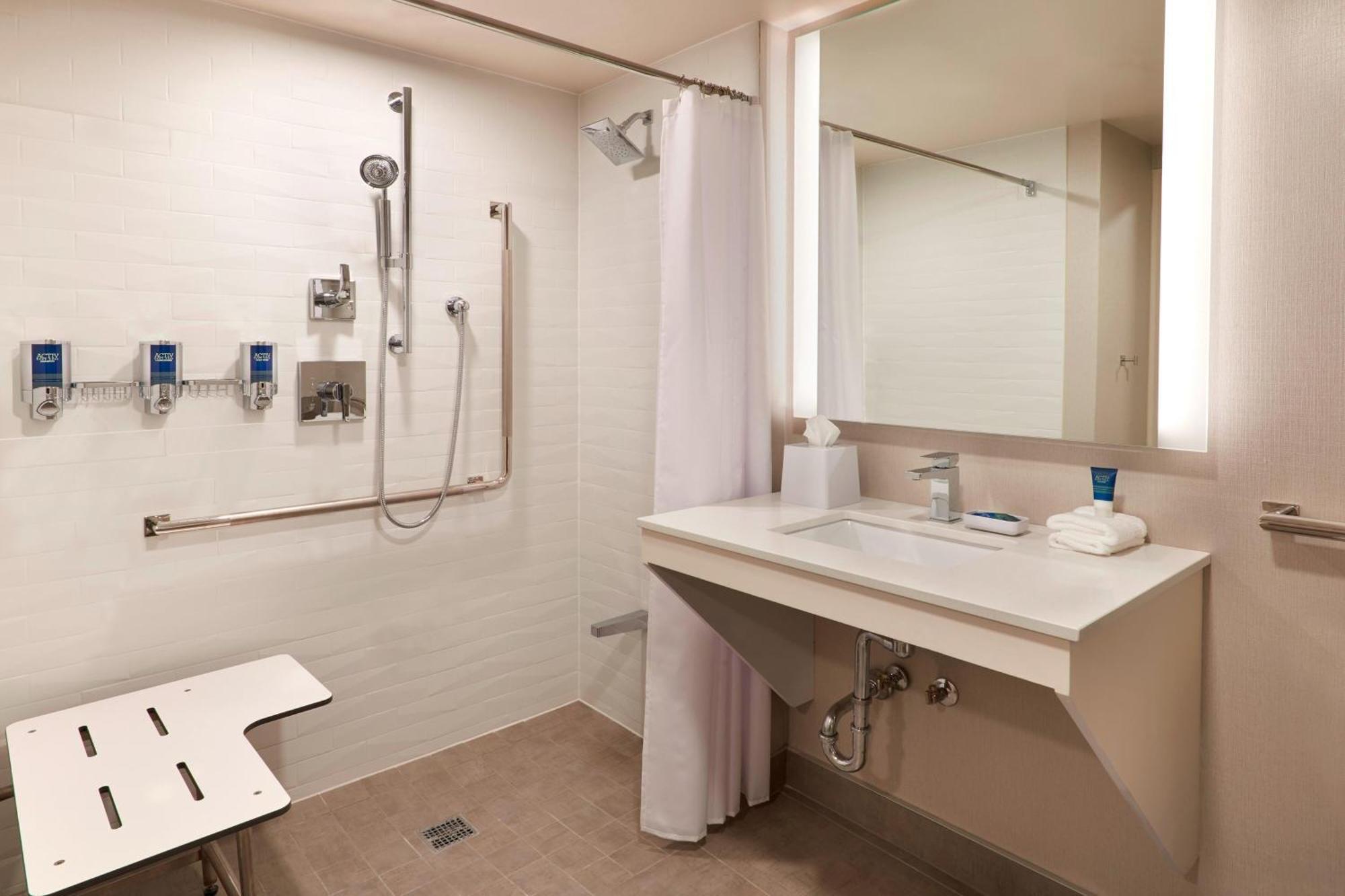 Four Points By Sheraton - Stoney Creek Hotel 3*