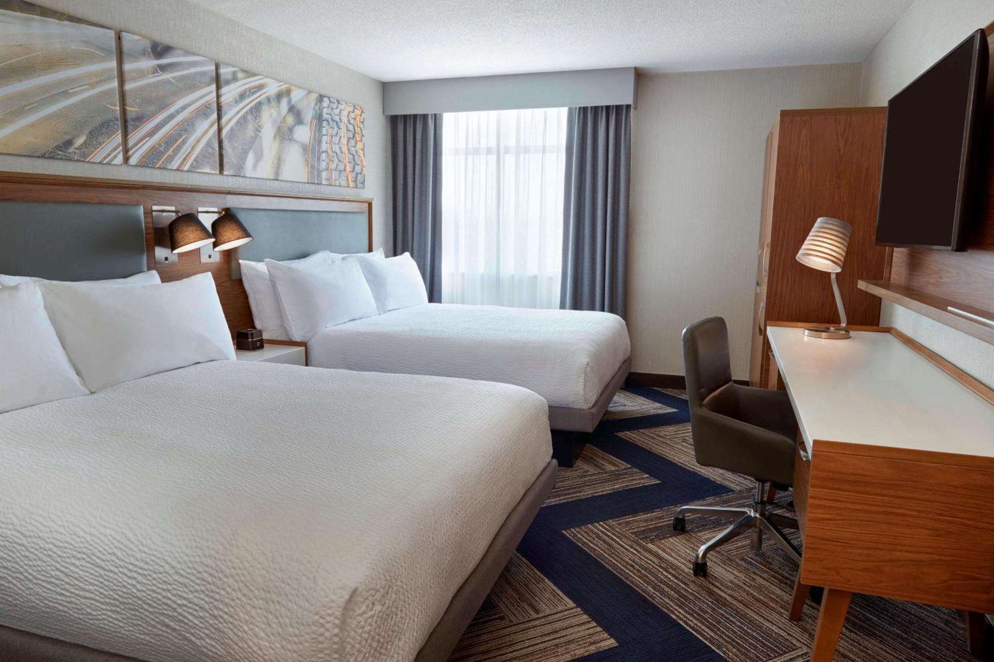Hotel Four Points By Sheraton - Stoney Creek 3*
