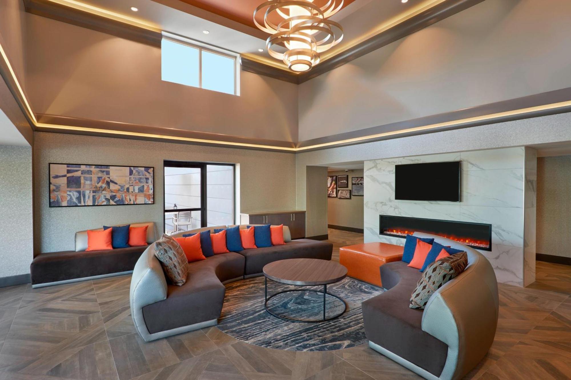 Four Points By Sheraton - Stoney Creek Hotel 3*