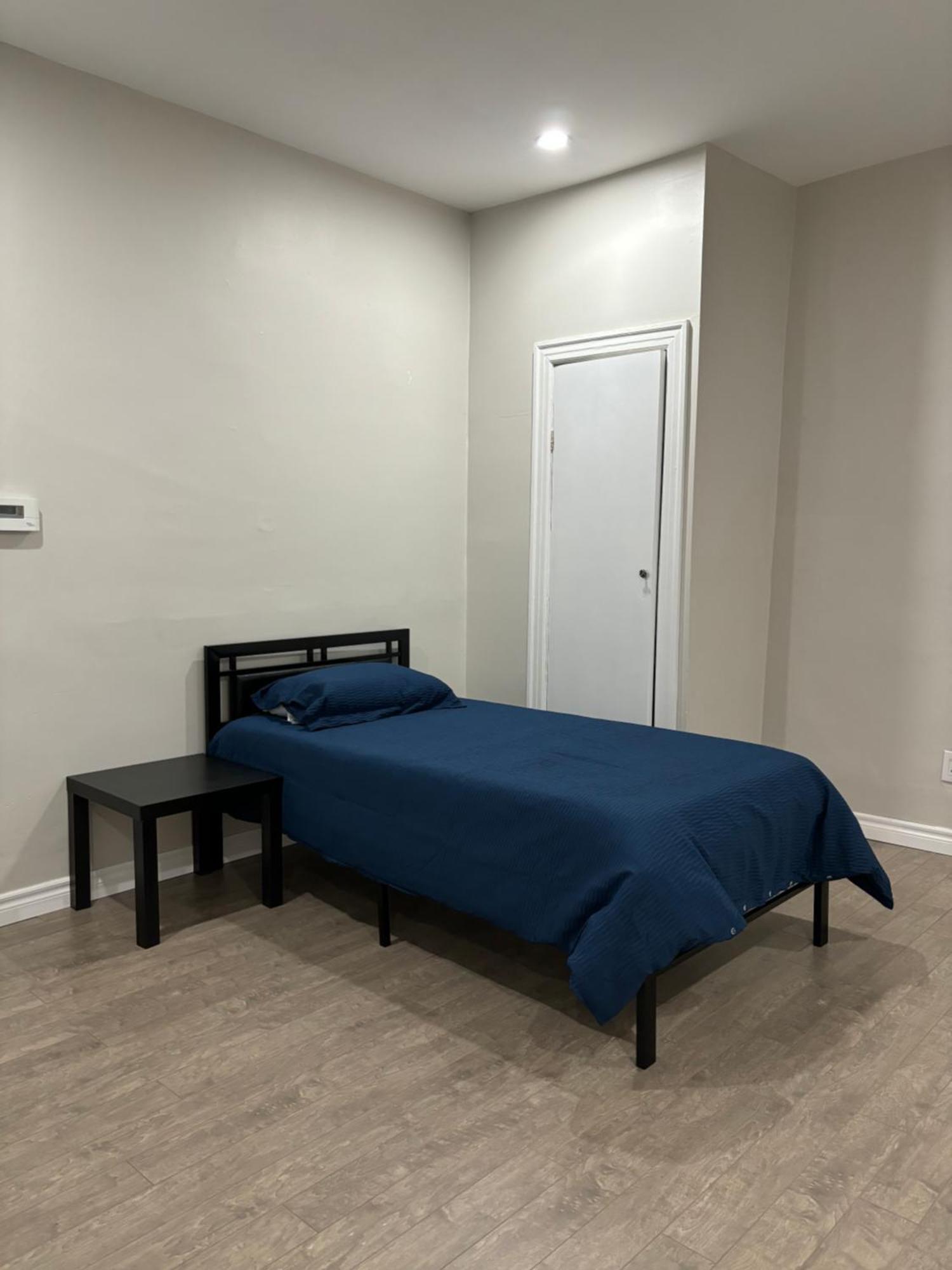 H Men's Guest house Hamilton