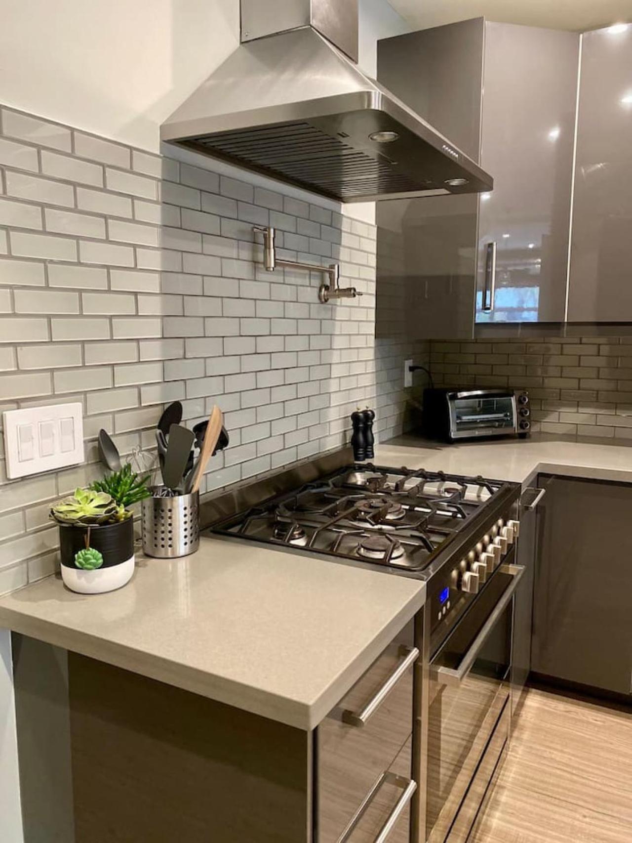 Holiday home Stylish Modern 2 Bedroom House Across From *