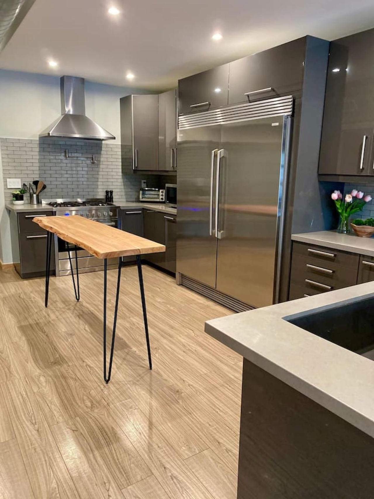 Holiday home Stylish Modern 2 Bedroom House Across From *