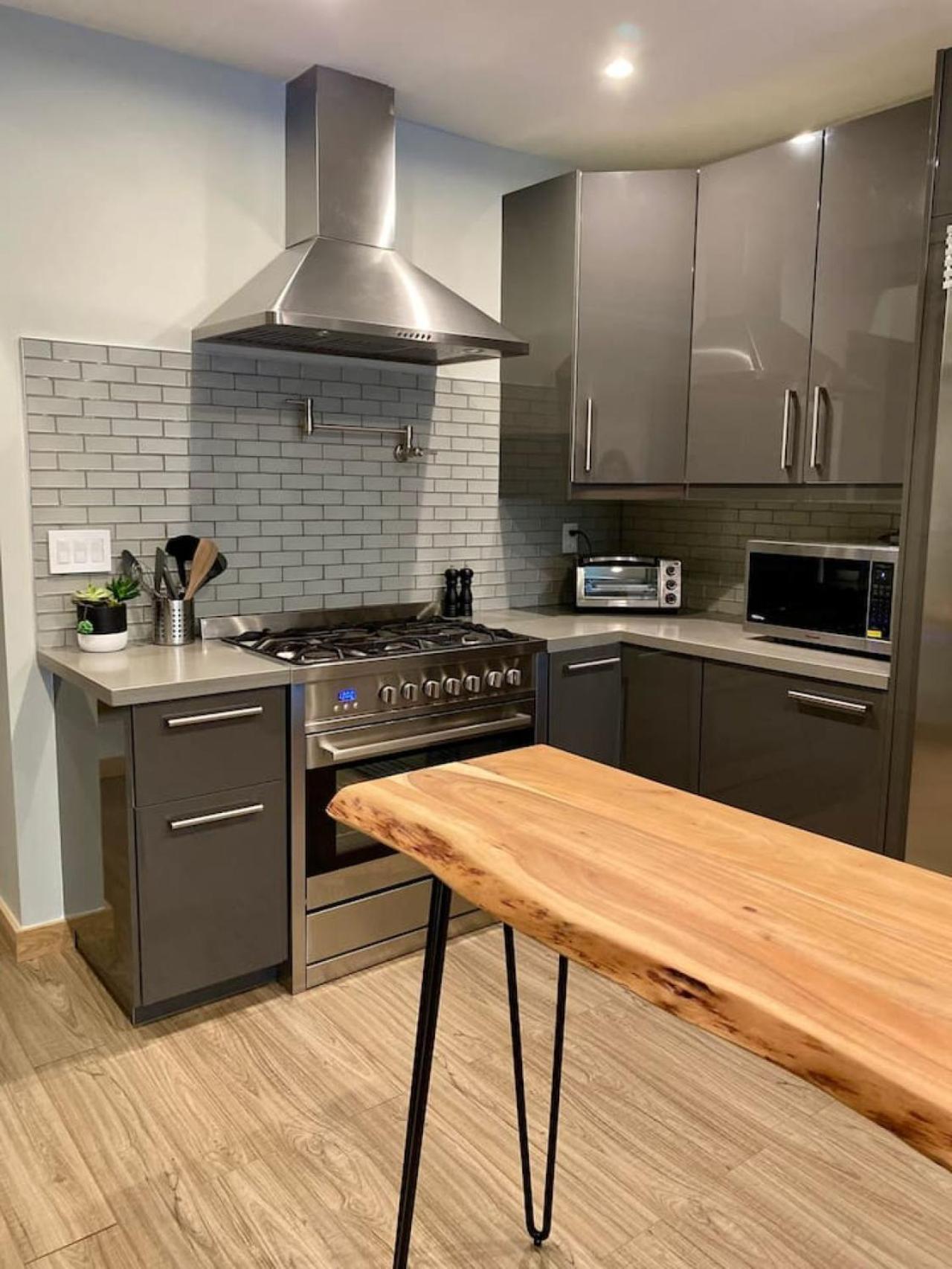 Holiday home Stylish Modern 2 Bedroom House Across From *