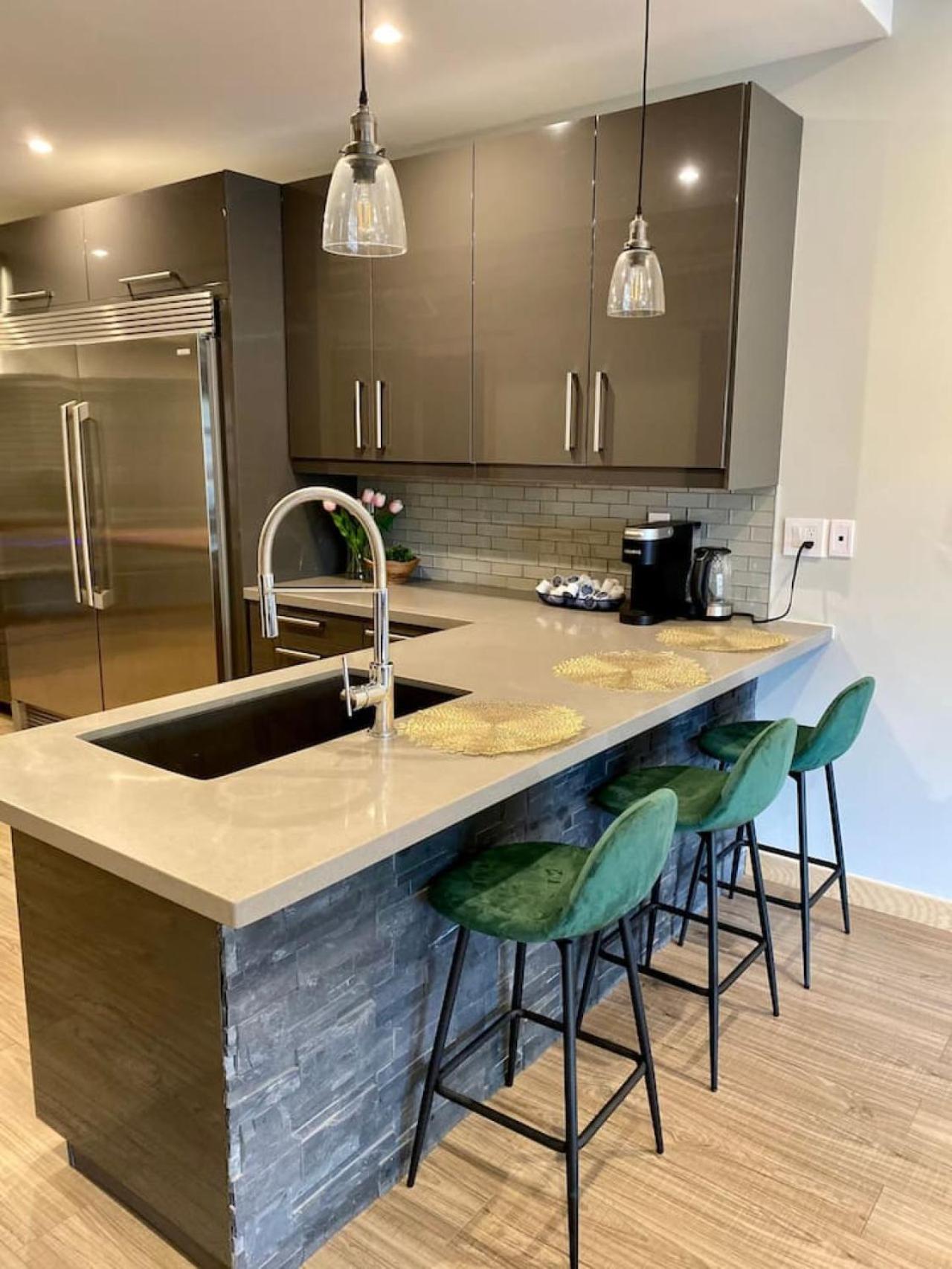 Holiday home Stylish Modern 2 Bedroom House Across From *