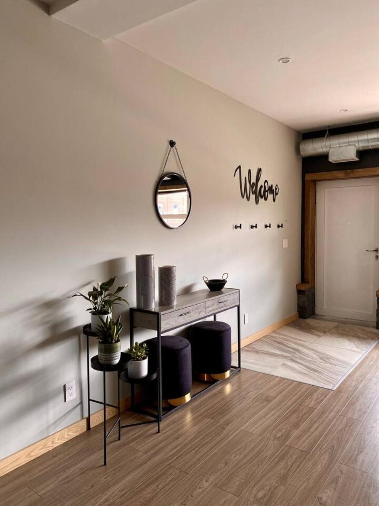 Stylish Modern 2 Bedroom House Across From Hamilton