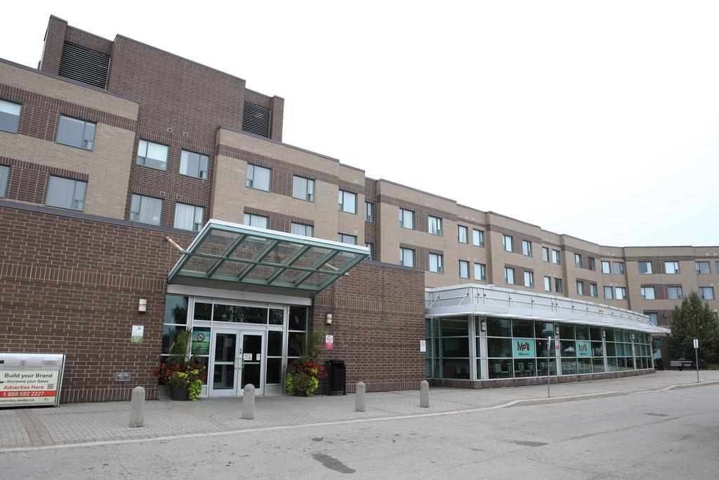 Aparthotel & Conference Centre -