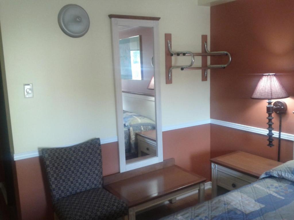 Budget 2000 Inn