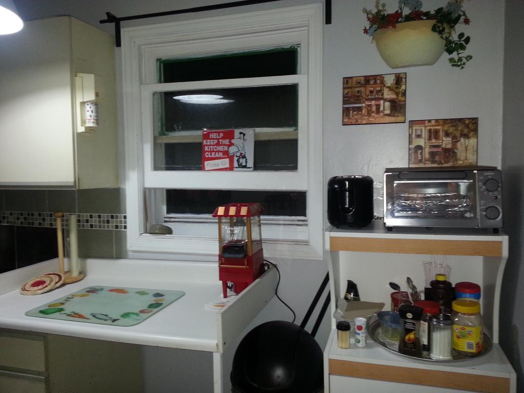 Guest house West Hamilton