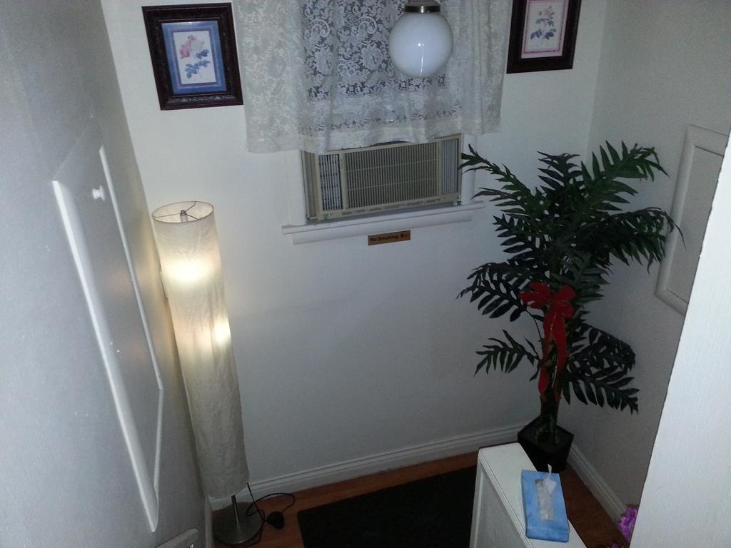 Guest house West