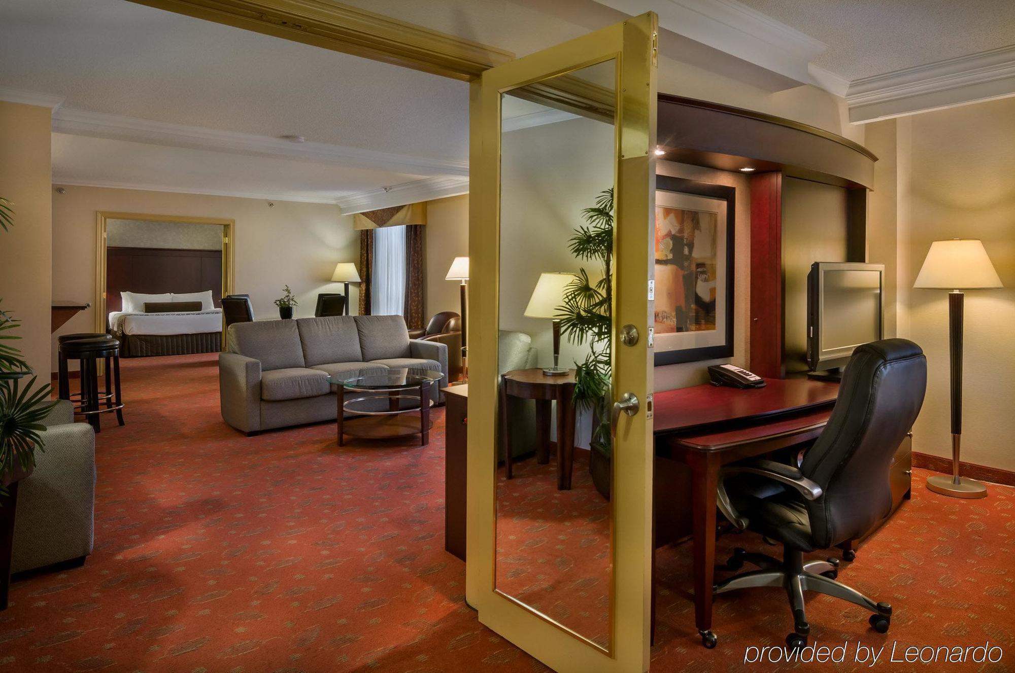 Hotel Plaza And Conference Center 4*